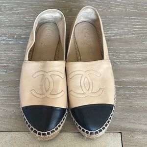 CHANEL Flats